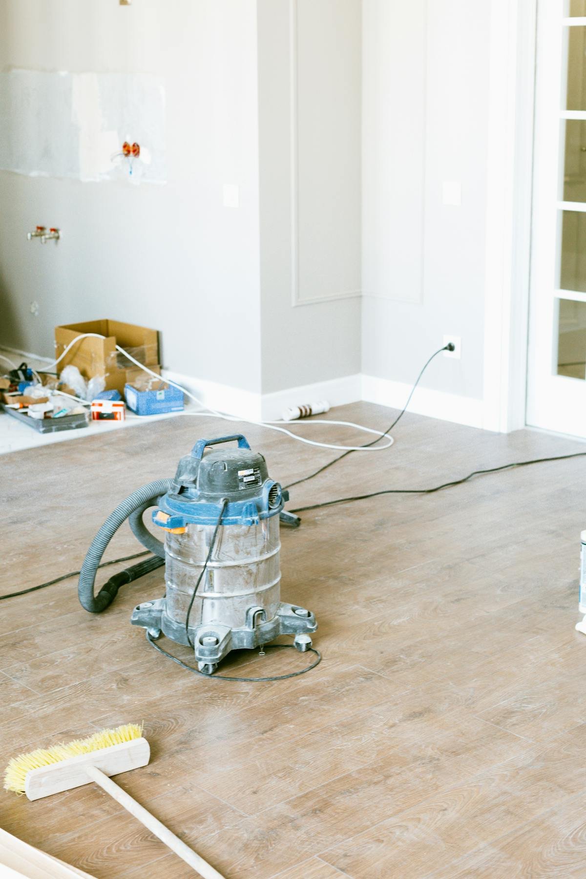 Nettoyage de poussières et résidus après chantier de rénovation