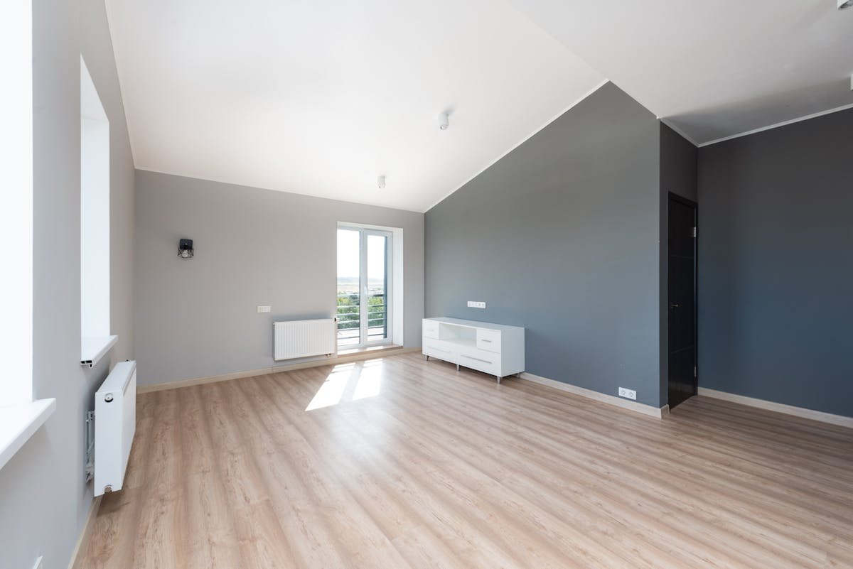 Appartement rénové propre, prêt à emménager